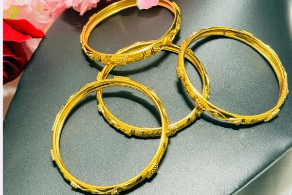 Luxurious Gold Bangles – A Classic Elegance for Every Woman